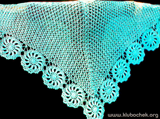 Шаль с каймой из цветочных мотивов - www.klubochek.org